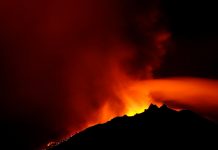 Ecuador en alerta por actividad alta del volcán Reventador volcan reventador