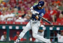 Yelich batea el ciclo; Cerveceros ganan en 10 innings