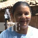 Mujer emprendedora dedicada al Zoocriadero de Iguanas Verdes en León nicaragua