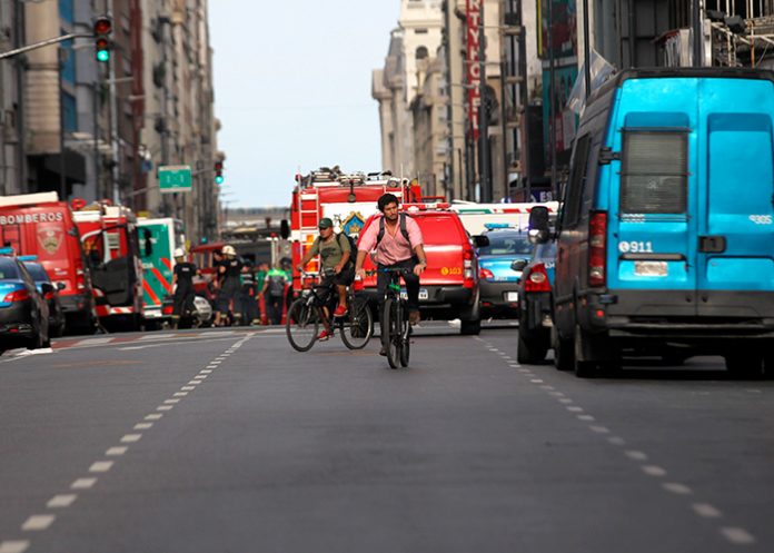 a_zhjaICn dos muertos