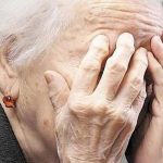 Anciana falleció en una casa llena de basura y abandonada por su hija reino unido