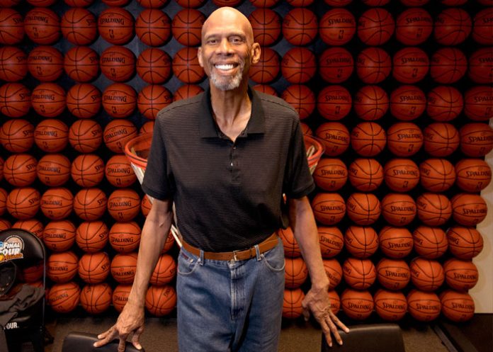 Kareem Abdul Jabar es ex jugador de la NBA