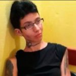 Mujer con propaganda abortista rocía de ácido a sacerdote en catedral de Managua nicaragua