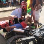 Motociclista severamente lesionado al estrellarse con camioneta en Managua nicaragua