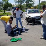 Severas lesiones en rostro de motociclista tras chocar con taxi en Managua nicaragua