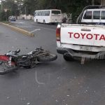 Conductor de camioneta invade carril y provoca accidente en Ctra. Norte nicaragua