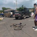 Ciclista sale catapultado por microbús interlocal en Jinotepe nicaragua