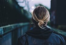 Inventan chaqueta que da descargas eléctricas para combatir el acoso sexual hacia las mujeres mexico