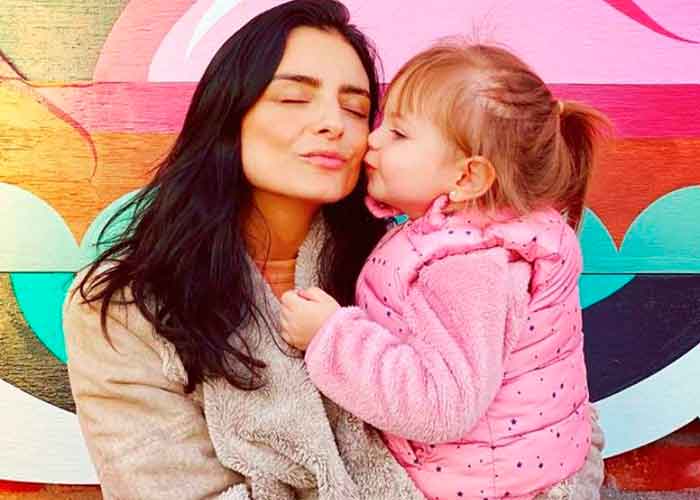 aislin-_kfGlnqf mexico