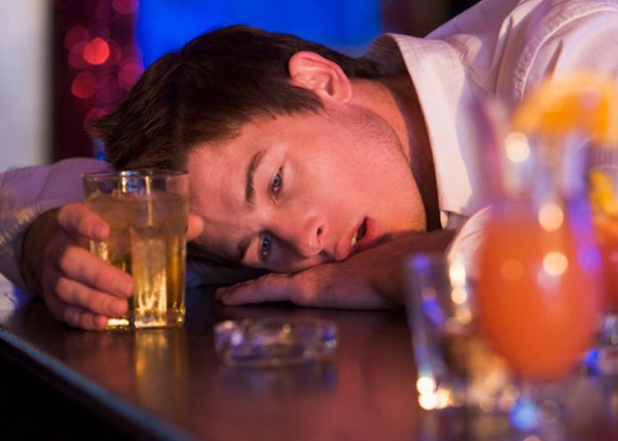 al_TUYGZZb el exceso de alcohol