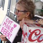 «Necesito más cerveza», en plena cuarentena anciana de 93 años se hace viral pensilvania
