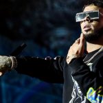 Anuel es criticado por comparar su parte íntima con un bate cantante anuel aa