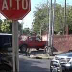 Joven sale catapultado al ser impactado por camioneta en Managua nicaragua