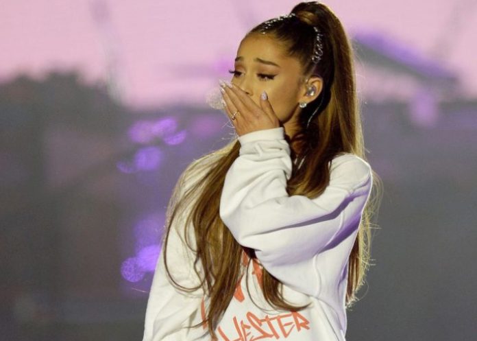 ari_AgAdWK7 ariana grande