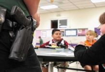 Florida aprueba medida para que maestros vayan armados a la escuela estados unidos