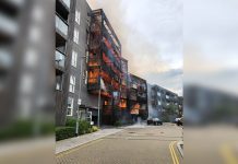 Fuerte incendio en edificio residencial en Londres (Video) incendio