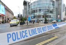 Policía acusa de terrorismo a autor de apuñalamiento en Manchester