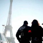 Francia: Apuñalan a dos mujeres musulmanas frente a la Torre Eiffel francia
