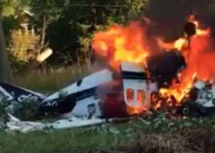 avion_238tR3r avion en llamas