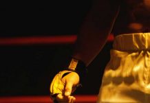 Luchador noquea al oponente en 3 segundos y establece nuevo récord entretenimietno