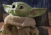 Sale a la venta figura tamaño real de Baby Yoda cine