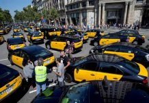 Huelga de taxistas en Barcelona deja tres detenidos por alteración barcelona