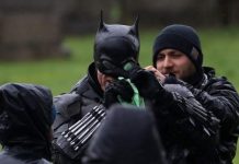 Filtran imágenes del disfraz completo de Batman (FOTOS) cine