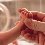 Una bebé india sobrevive tras nacer a las 28 semanas y pesar solo 400 gramos