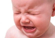 Razones por las que los bebés lloran en los aviones razones