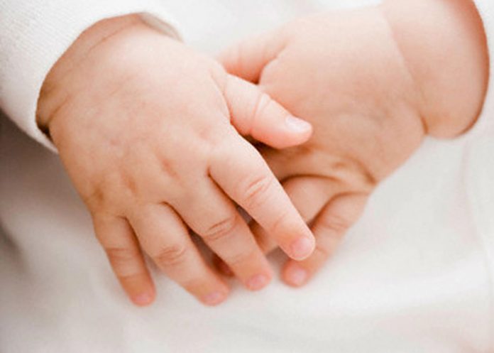 bebe-_pOszRxY inglaterra