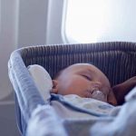 Egipto: Mujer da a luz en el avión y aerolínea le da pasajes de por vida egipto