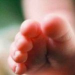 ¡Inhumano! Bebé muere tras ser sumergida en agua caliente en Australia australia