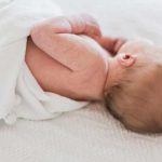 Así se deforma la cabeza de los bebés para facilitar el parto deforme