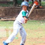 La pasión ante todo: Niño con discapacidad busca triunfar en el béisbol nicaragua
