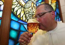 Bélgica: Monjes resucitan una cerveza tras hallar la receta belgica