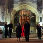 Realeza británica reaparece en público con villancicos en Windsor gran bretana