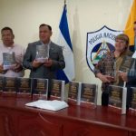 Pastor Daniel Burrit entrega más Biblias a la Policía Nacional nicaragua