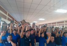 Pastor norteamericano entrega biblias a presos de La Modelo nicaragua