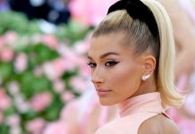 Hailey Bieber luce como Barbie por delante y una diosa sensual por detrás mundo