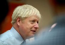 Boris Johnson reta a la oposición a echarlo del poder reino unido