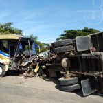 Fuerte encontronazo entre camión y bus en Carretera Norte nicaragua