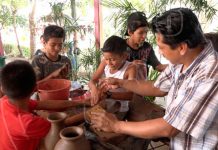 Niños aprenden en el taller «Moldeando en Barro» en el Parque de Ferias nicaragua