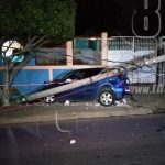 Conductor derribó un poste y el tendido eléctrico al estrellarse en Rubenia nicaragua