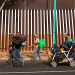 EE.UU: Un juez prohíbe que se deniegue asilo a migrantes que crucen la frontera ilegalmente juez