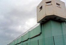 Un preso apuñala a dos guardias en una cárcel de Francia
