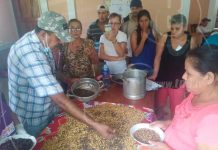 Emprendedores aprenden nuevas técnicas para elaborar sus productos