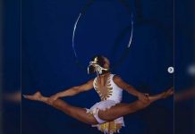Estrepitosa caída la que sufre una acróbata desde donde colgaba del cuello circo