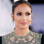 Jennifer Lopez se resbala y cae de nalgas durante un concierto en Las Vegas estados unidos