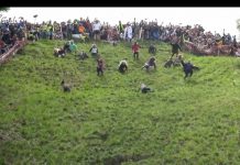Reino Unido: La carrera por un queso que daña los huesos