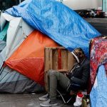 EE.UU: 12 personas enfrentan cargos criminales por alimentar a indigentes en un parque